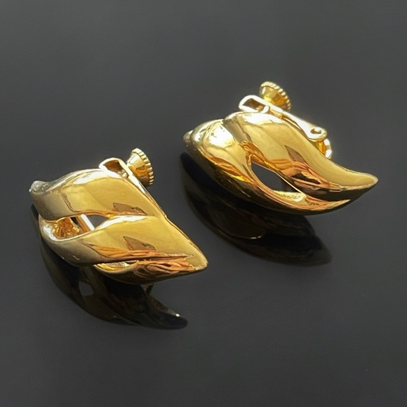 ✨Stunning VTG JS Signed Glossy Clip On Earrings - Picture 1 of 2